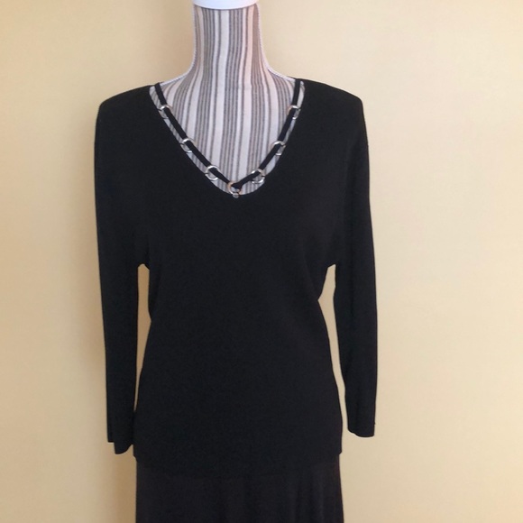 Sweater - Picture 1 of 2